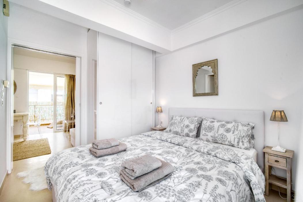 The Mirror With Large Sunny Balcony Apartment *
